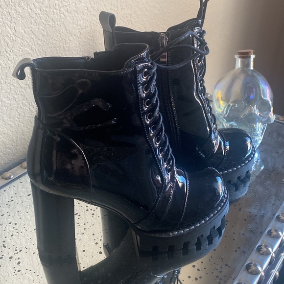 Like New Heeled Bootie - Picture 4 of 5